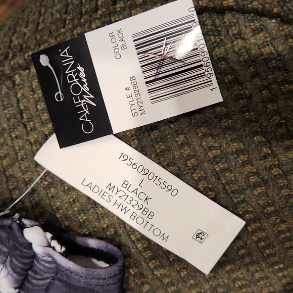 California Waves black/white tie-dye pattern bikini bottom ruched sides. Size L - Picture 4 of 6